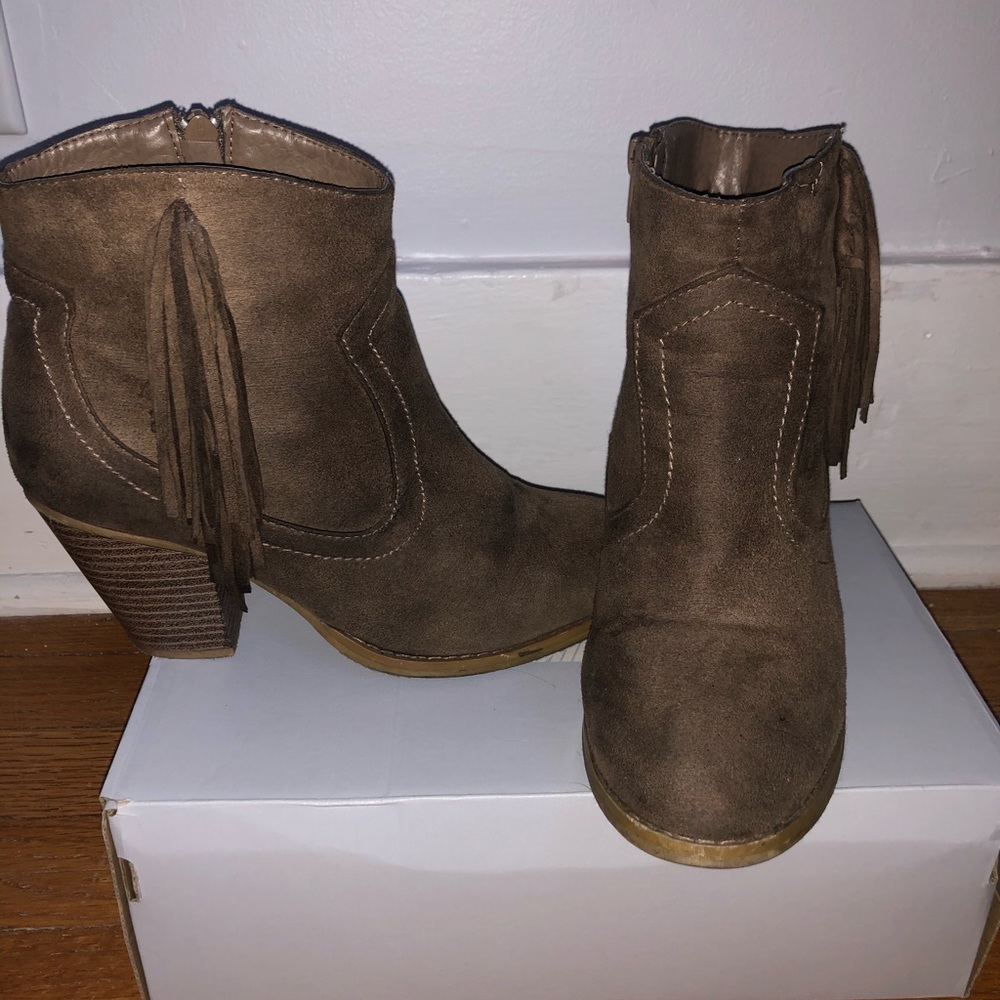 Diva Lounge brown tassel booties - size 6.5